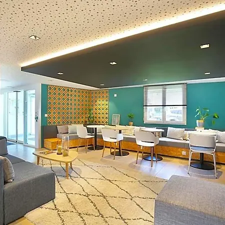 Sweetly Isatis De Aparthotel