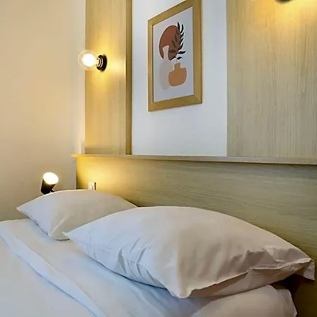 Sweetly Isatis De Aparthotel 3*