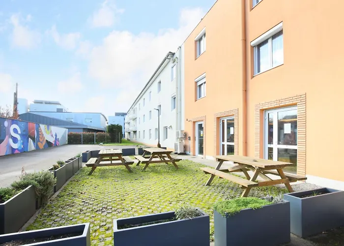 Sweetly Isatis De Aparthotel